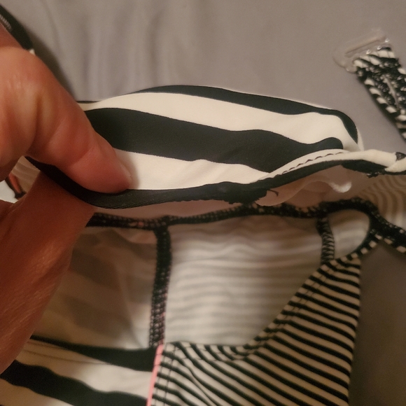 Womans, Full Coverage Swimsuite Top - Picture 5 of 7